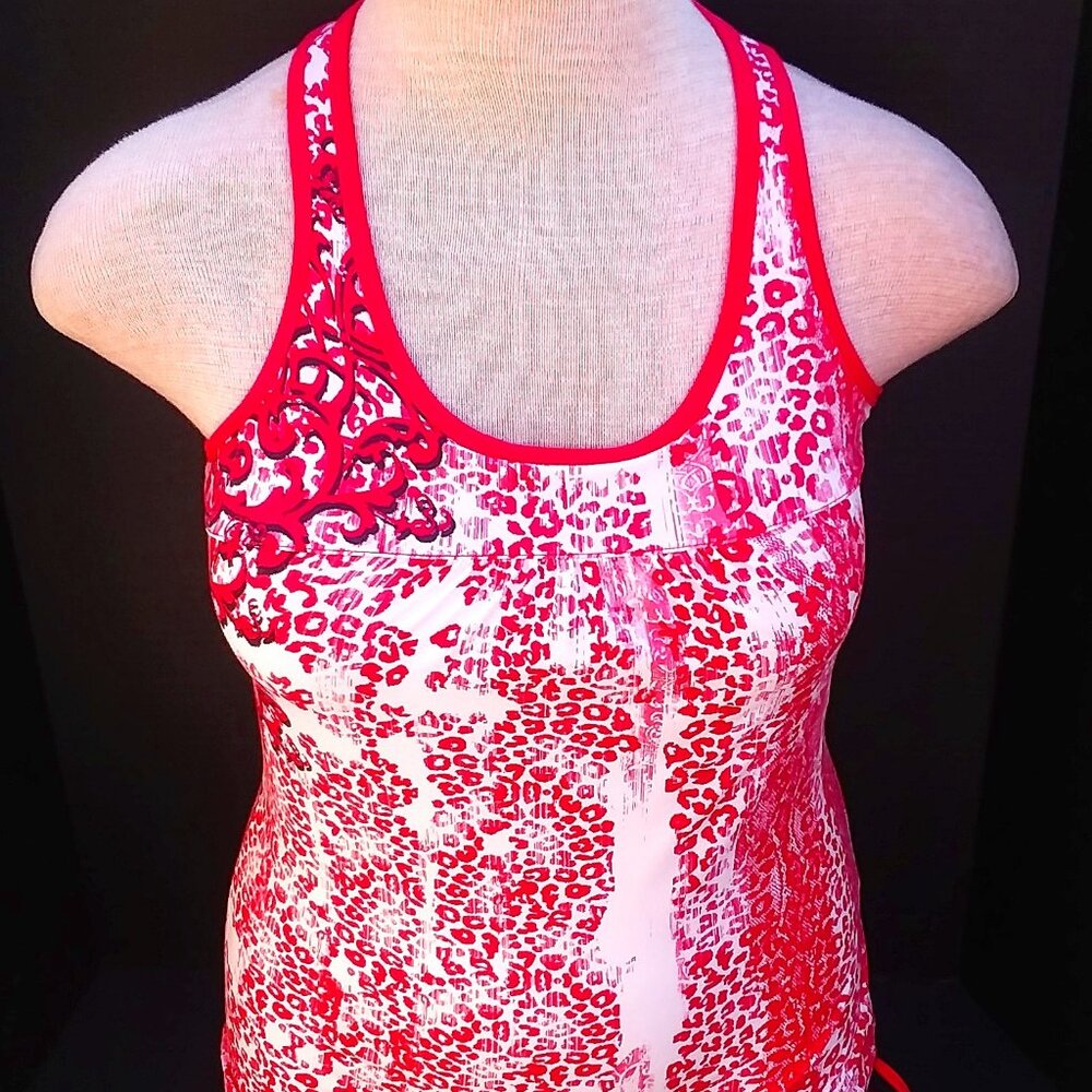 Athleta Tank Top Red White Black Athleisure Built-in Bra Yoga Workout Size Small